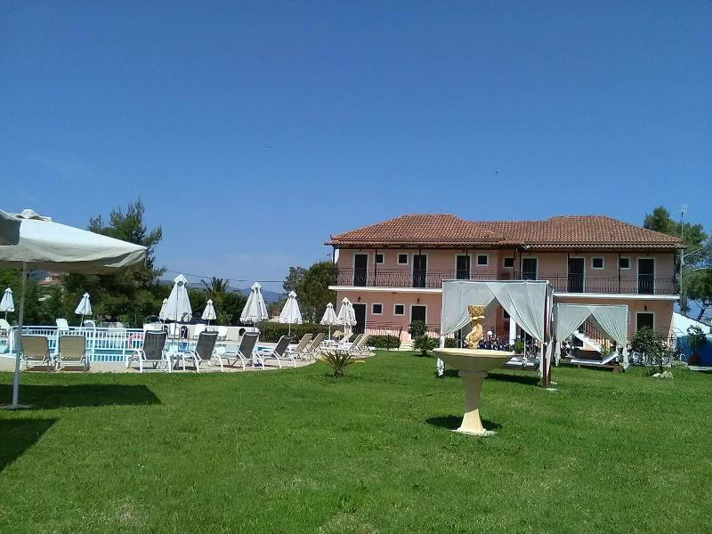 Eleni'S Garden & Castello Suites Аликанас Екстериор снимка
