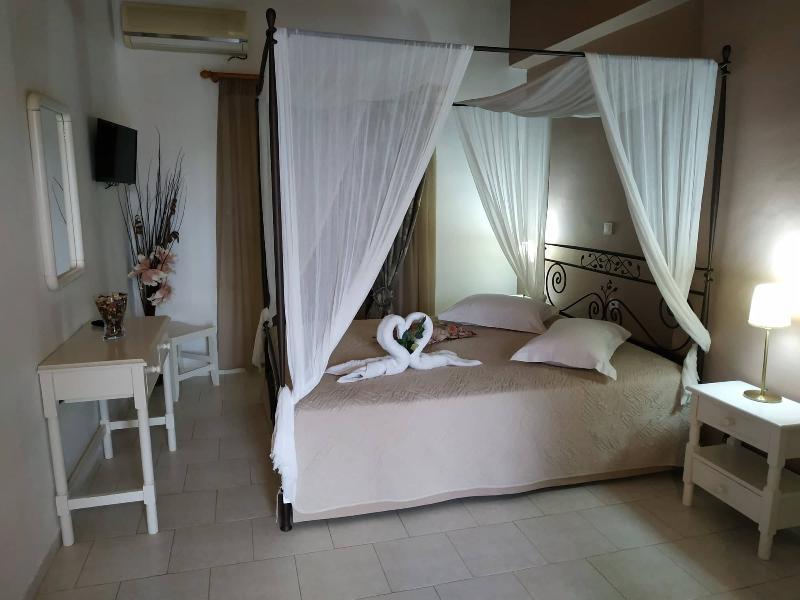 Eleni'S Garden & Castello Suites Аликанас Екстериор снимка