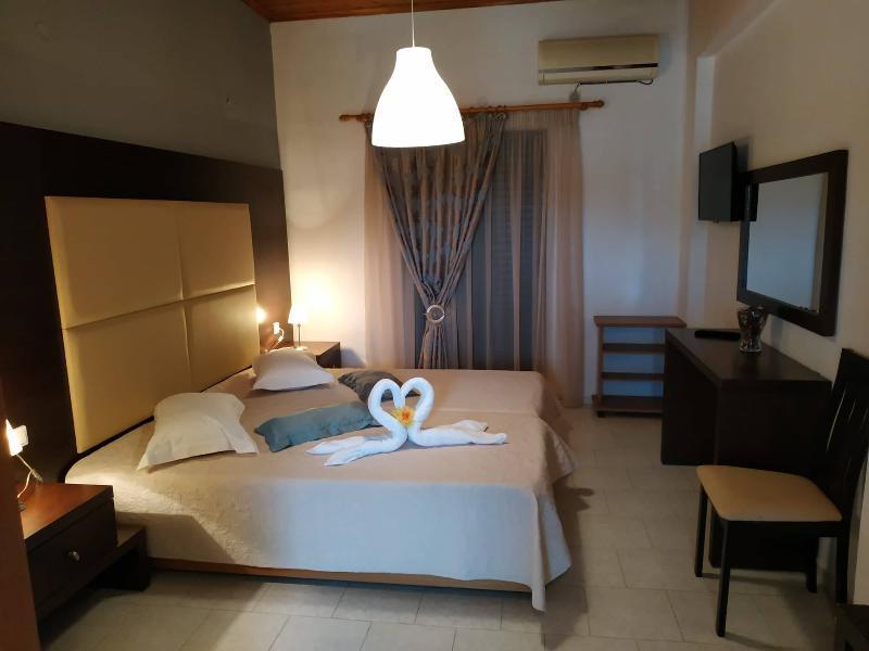 Eleni'S Garden & Castello Suites Аликанас Екстериор снимка