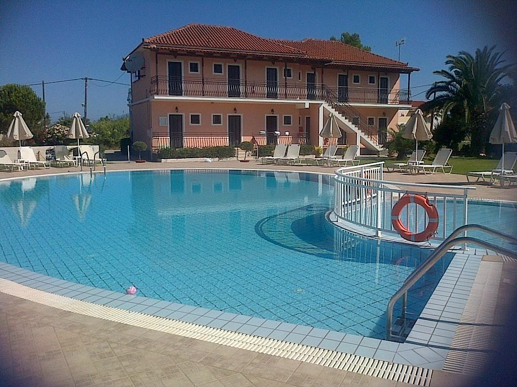 Eleni'S Garden & Castello Suites Аликанас Екстериор снимка