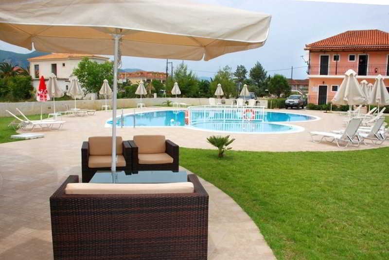 Eleni'S Garden & Castello Suites Аликанас Екстериор снимка