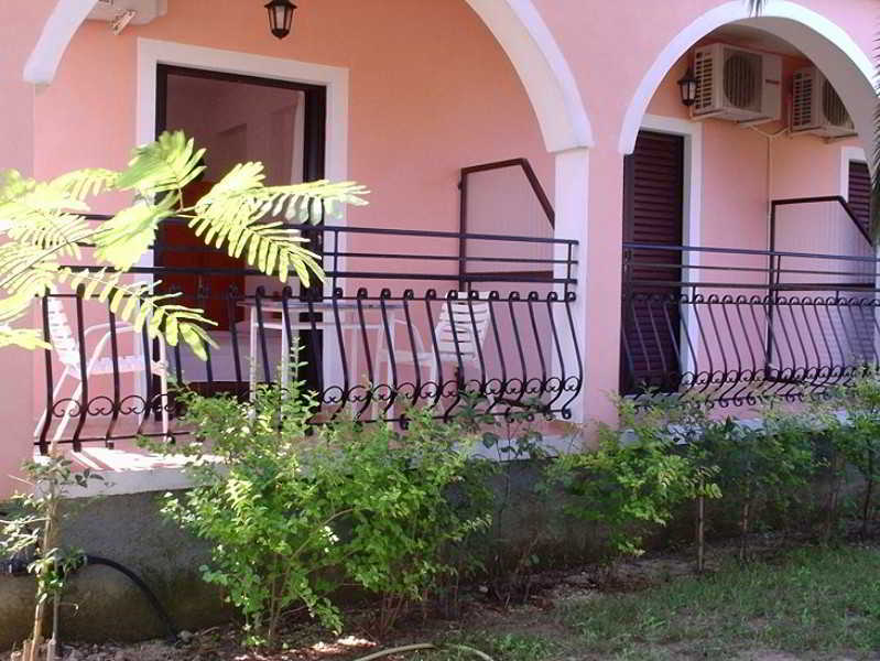 Eleni'S Garden & Castello Suites Аликанас Екстериор снимка