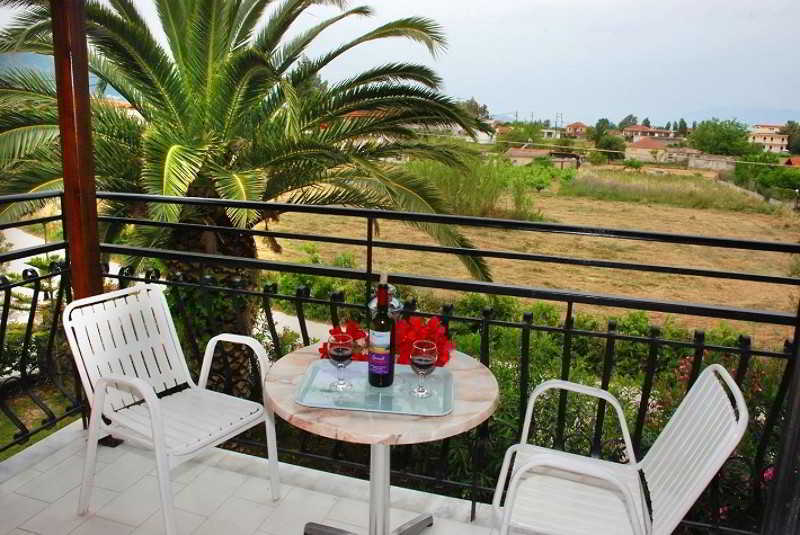Eleni'S Garden & Castello Suites Аликанас Екстериор снимка