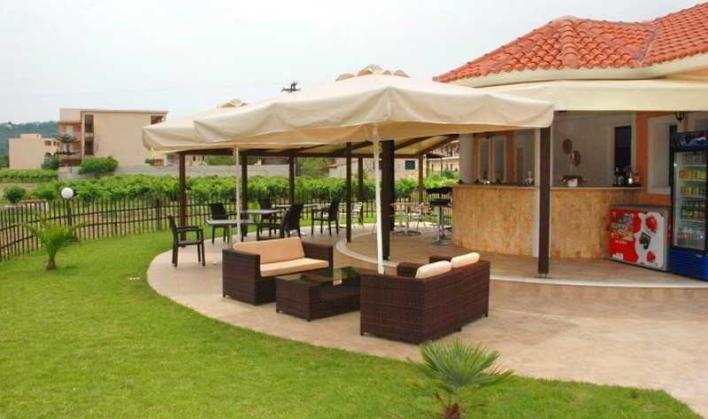 Eleni'S Garden & Castello Suites Аликанас Екстериор снимка